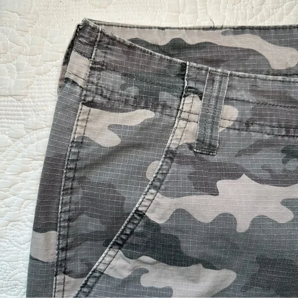 Wrangler Men’s Genuine Camo Cargo Shorts. Size 36. - Picture 3 of 7